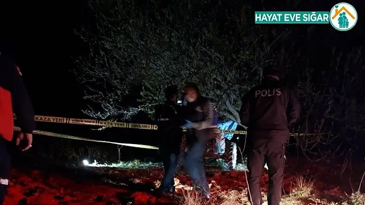 Traktör ile ağaç arasına sıkışarak hayatını kaybetti