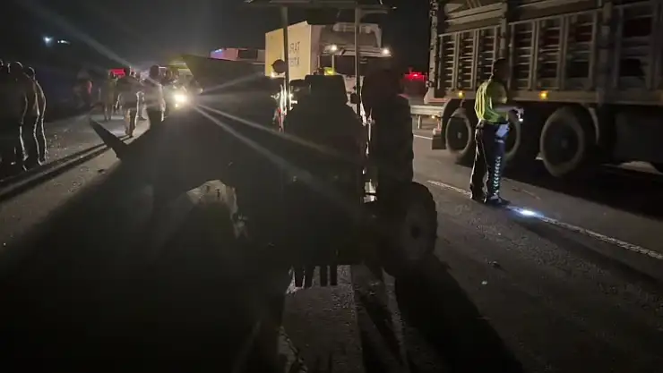 Traktöre Çarpan Otomobilde 2 Ölü 3 Yaralı