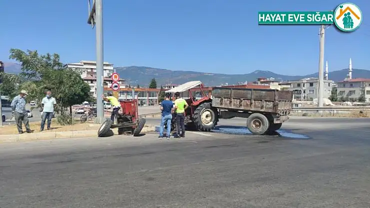 Traktörün ikiye ayrıldığı kaza güvenlik kamerasına yansıdı