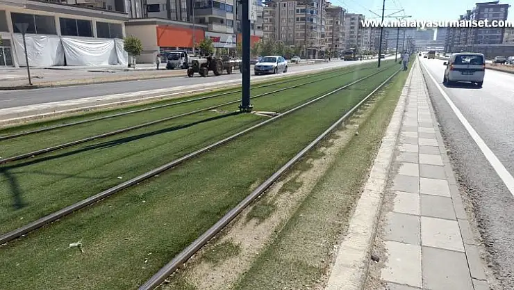Tramvay genç kıza çarptı: 1 yaralı