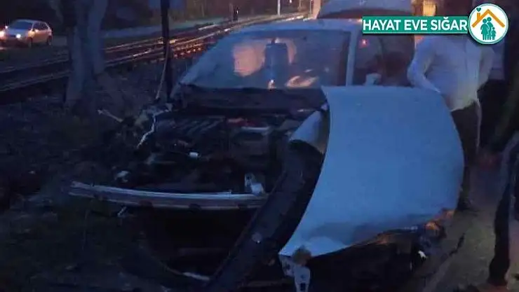 Trenin biçtiği araçta burnu bile kanamadı