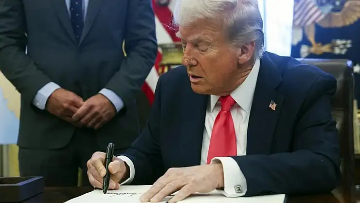 Trump Venezuela ile yapılan petrol anlaşmasını iptal etti