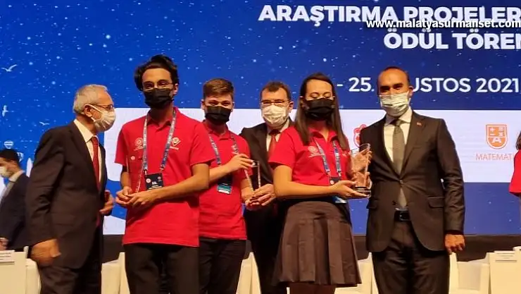 TÜBİTAK'ta Türkiye ikincisi olan SANKO öğrencileri ödüllendirildi