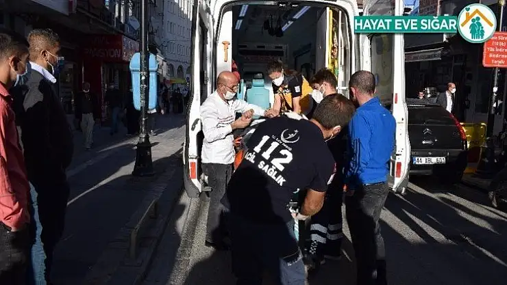 Tüfekle oynarken kendini vurdu!