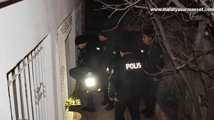 Tüfekle oynarken kendini yaraladı