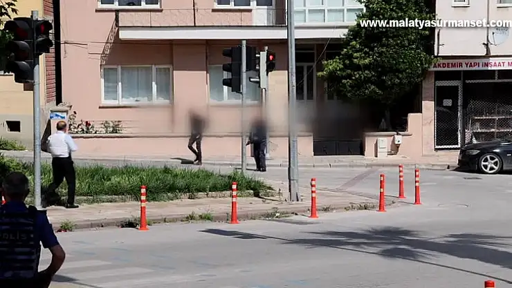 Tüfekle rastgele ateş açan genci babası ikna etti