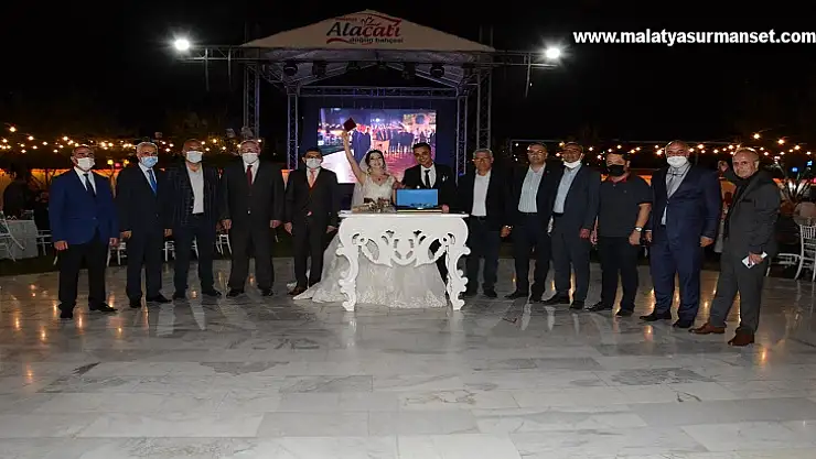 Tunç Ve Karababa Ailesinin Mutlu Günü