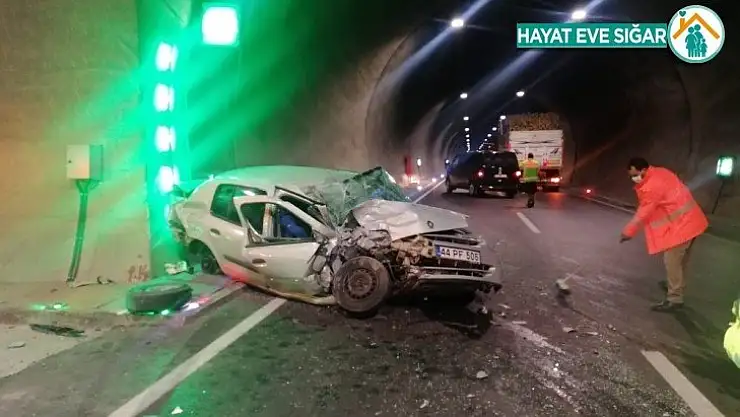Tünel duvarına çarpan otomobil sürücüsü yaralandı