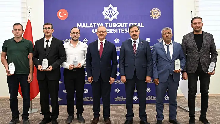 Turgut Özal Üniversitesi'nin Akademik Gururu Başarılı İsimler Ödüllendirildi