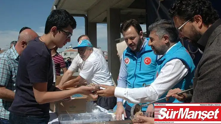 Türk Diyanet Vakfından aşure ikramı