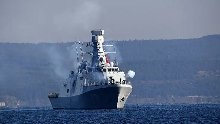 Türk korvetinden Çanakkale Zaferi'nin yıl dönümünde selamlama atışı