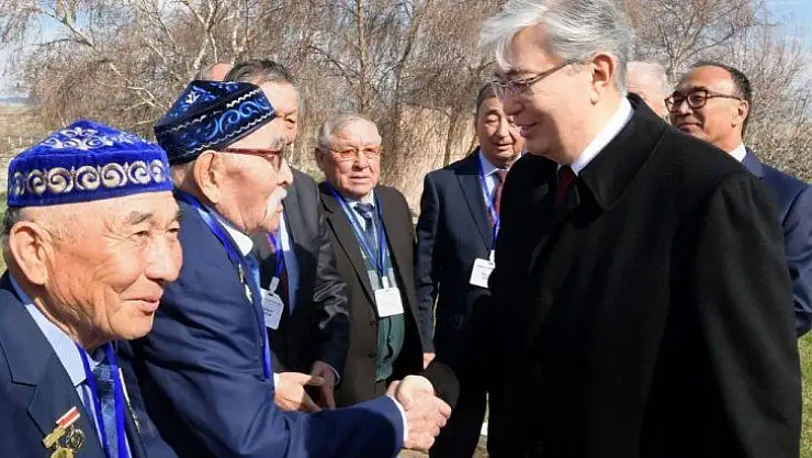 Türk milletlerinin büyük düşünürü Kazak Abay Kunanbayoğlu 175 yaşında