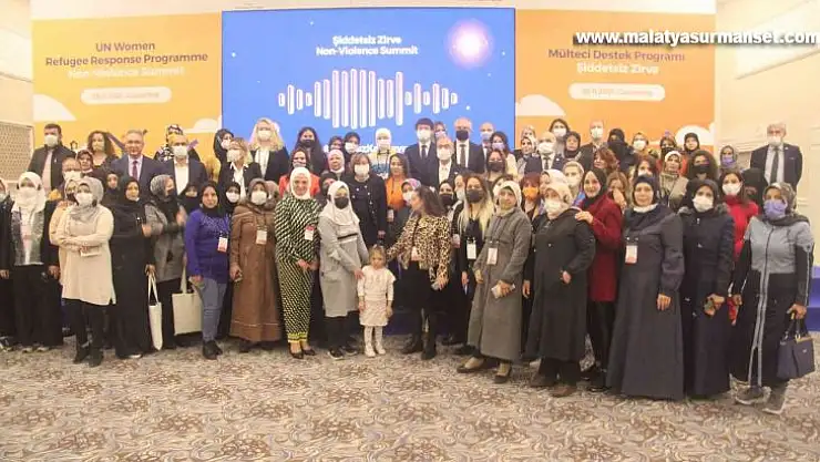 Türk ve mülteci kadınlar 'Şiddetsiz Zirve'de buluştu