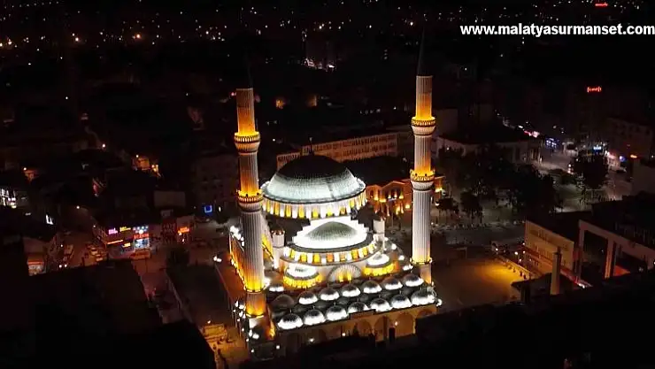 Türkiye'nin ilk asansörlü camisi Ramazan ayına hazır