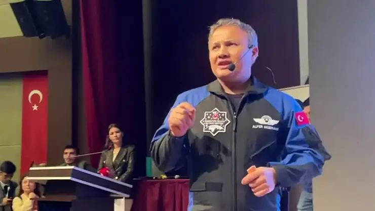 Türkiye'nin İlk Astronotu Gezeravcı, Gençlerle Buluştu