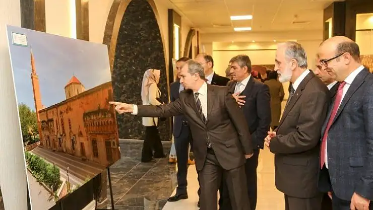 Türkiye Ulu Camileri Sergisi ve Konferansı İstanbul Sultanbeyli'de Düzenlendi