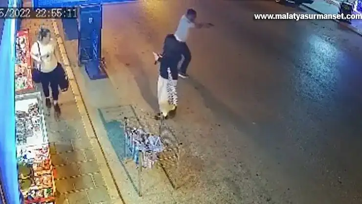 Tütüncüye silahlı saldırı kamerada