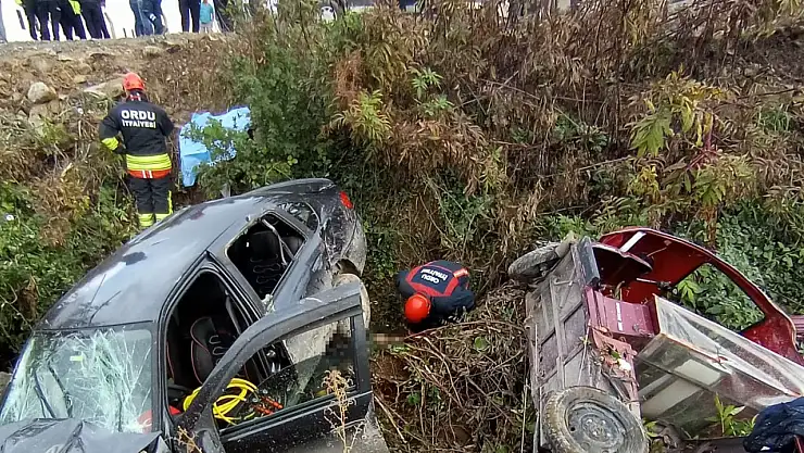 Üç Tekerlekli Araç İle Otomobil Çarpıştı 2 Ölü 1 Yaralı