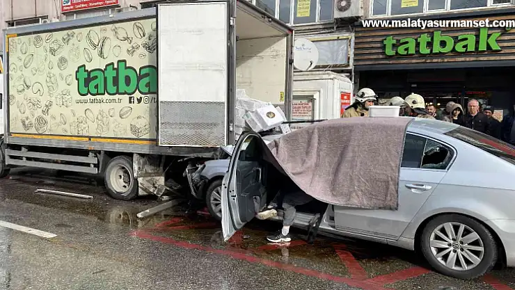Kalp krizi geçiren sürücü kaza yaptı, ağır yaralandı
