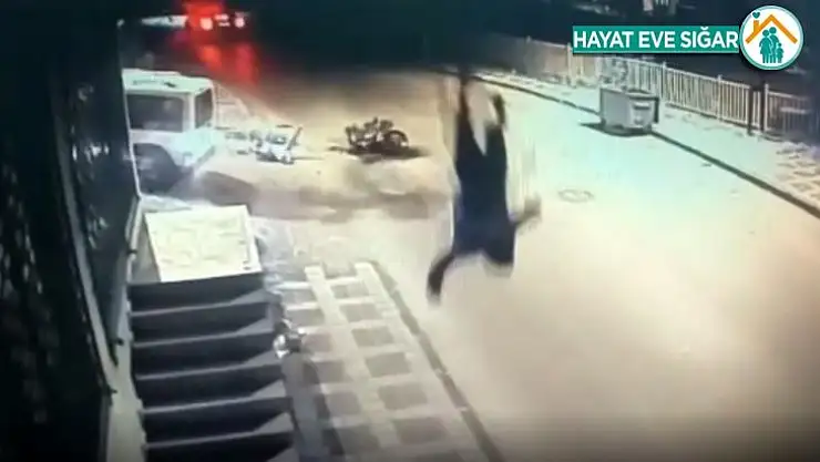 Ümraniye'de feci kaza: Motosikletli metrelerce havaya fırladı