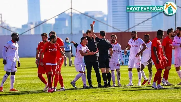 Ümraniyesporlu futbolculardan fair-play örneği