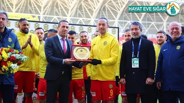Umut Bulut, Süper Lig'de en çok forma giyen oyuncu oldu