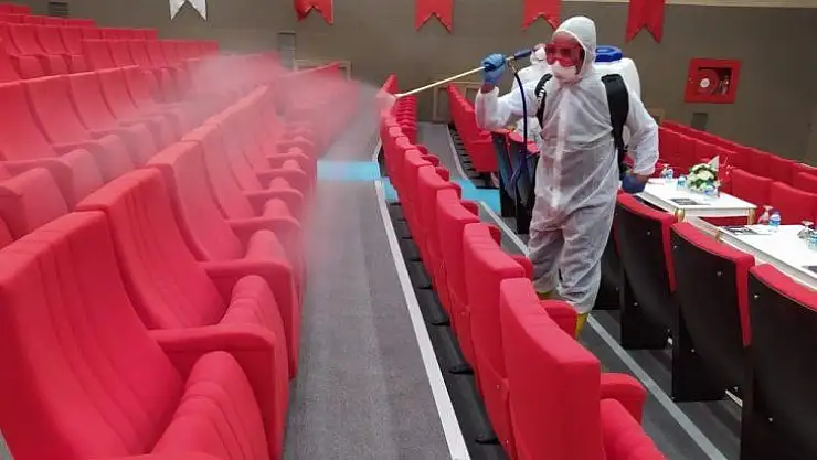 Üniversite kampüsü Korona virüse karşı ilaçlandı