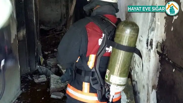 Üniversite laboratuvarında yangın