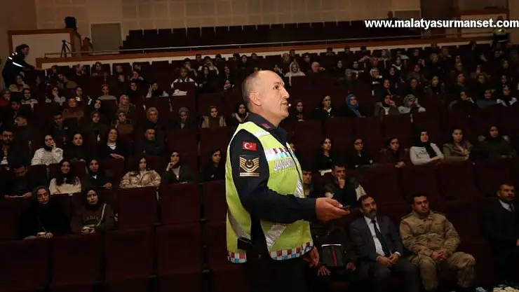 Üniversite öğrencilerine trafik eğitimi verildi
