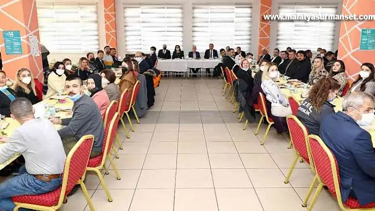 Üniversitede yılın personelleri ödüllerini aldı