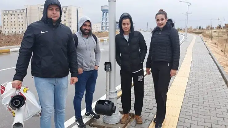 Üniversiteli öğrencilerden örnek davranış