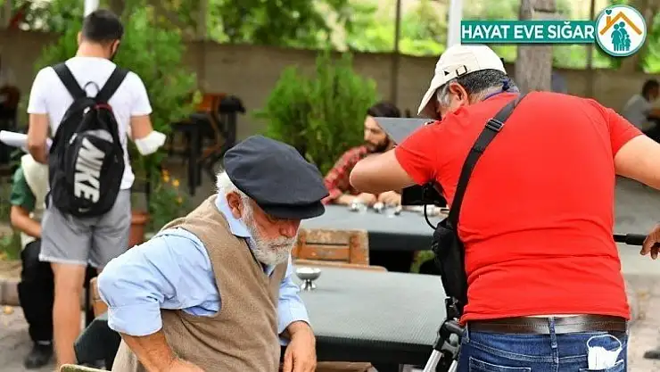 Ünlü oyuncu Halil Kumova'nın Covid-19 testi pozitif çıktı