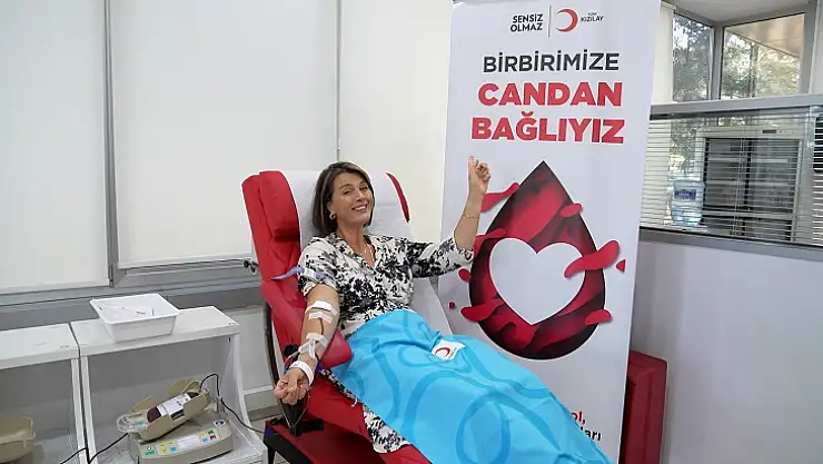 Ünlü Oyuncular Kızılay İçin Kan Verdi Kan Bekleyenlere Umut Ol