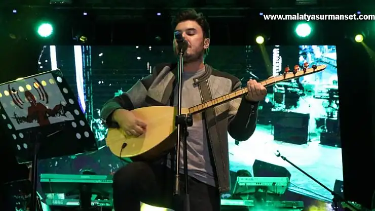 Ünlü sanatçı Mustafa Ceceli Diyarbakır'da sevenleri ile buluştu