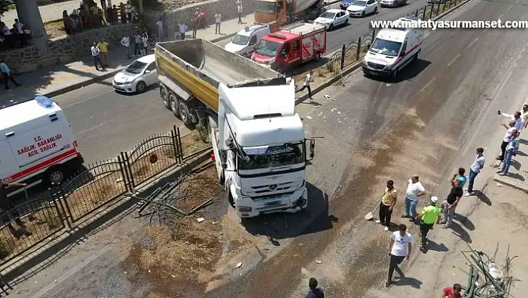 Üst geçidi kullanmak yerine ana yola atladılar: 2'si ağır 6 kişi yaralandı