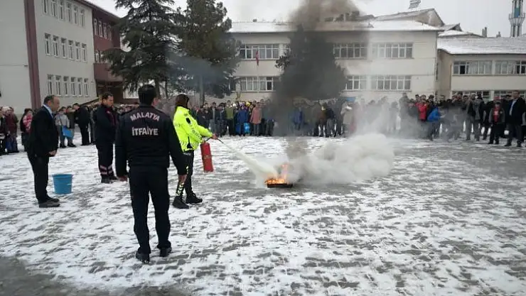 Uygulamalı yangın eğitimi verildi