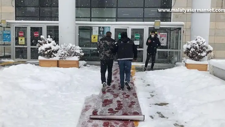 Uyuşturucu madde satarken suçüstü yakalandı