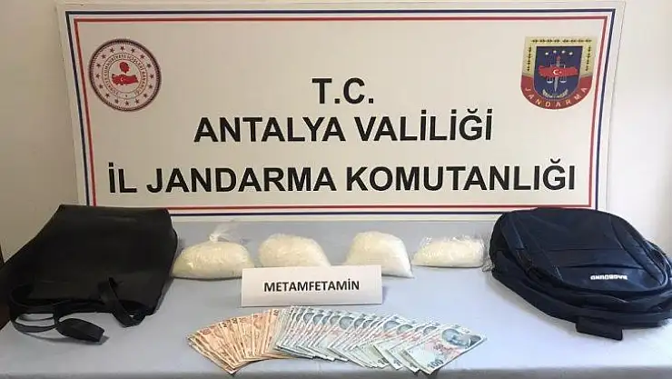 Uyuşturucu taciri aracıyla suçüstü yakalandı