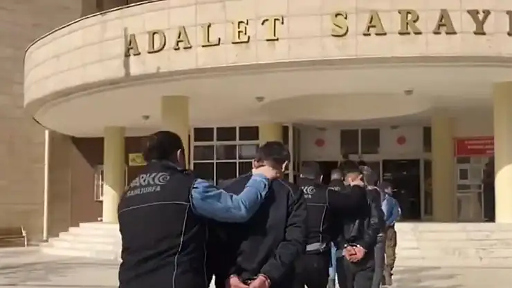 Uyuşturucu Tacirlerine Gece Baskını 14 Kişi Tutuklandı