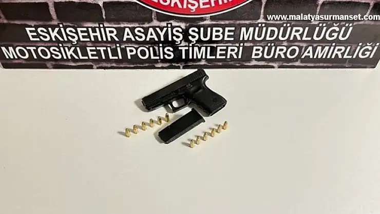Üzerinden ruhsatsız tabanca çıkan şahsa adli işlem
