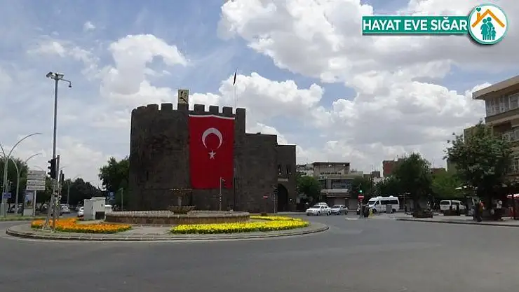 Vaka sayısı artan Diyarbakır'da vatandaşlar eve çekildi