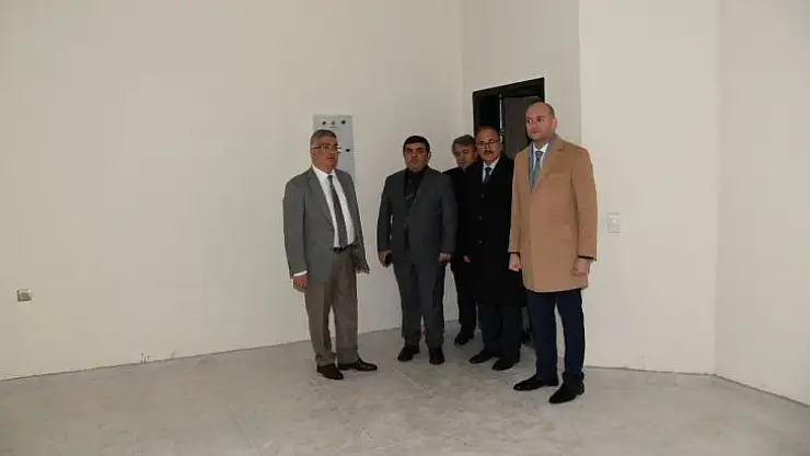 Vali Aykut Pekmez okul inşaatını inceledi
