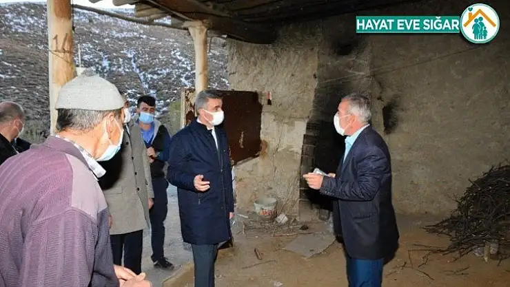 Vali Baruş, deprem bölgesinde incelemelerde bulundu