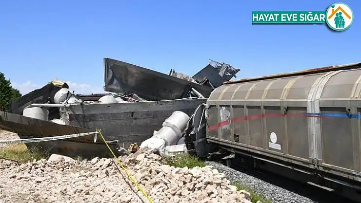 Vali Baruş, tren kazası ile ilgili olay yerinde inceleme yaptı