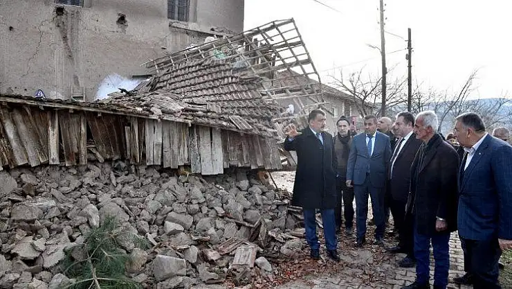 Vali Baruş ve Başkan Gürkan depremde hasar gören yerleri gezdiler