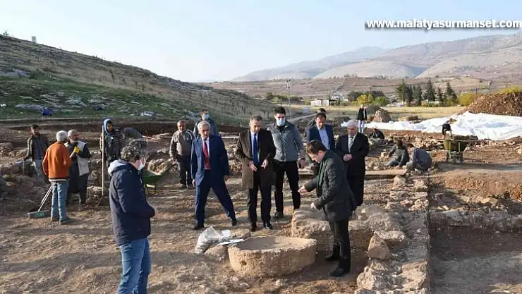 Vali Çuhadar Perre Antik Kentinde incelemeler yaptı