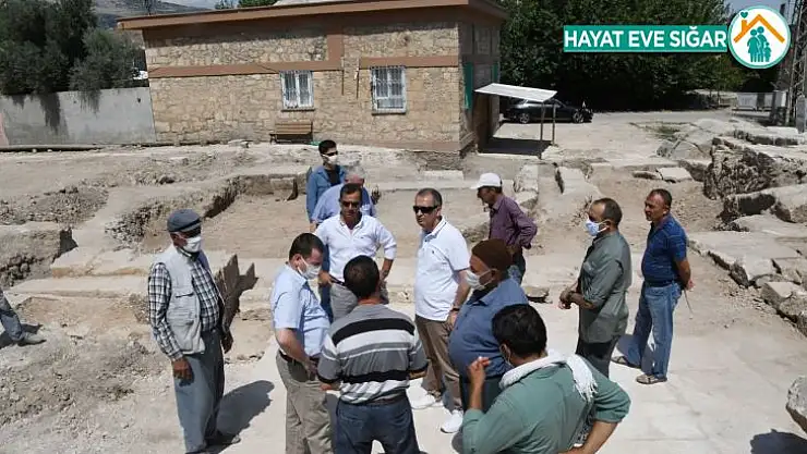 Vali Mahmut Çuhadar, arkeolojik kazı çalışmalarını inceledi