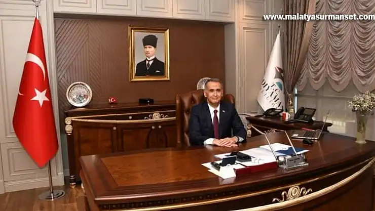 Vali Mahmut Çuhadar'ın şiir kitabı çıktı