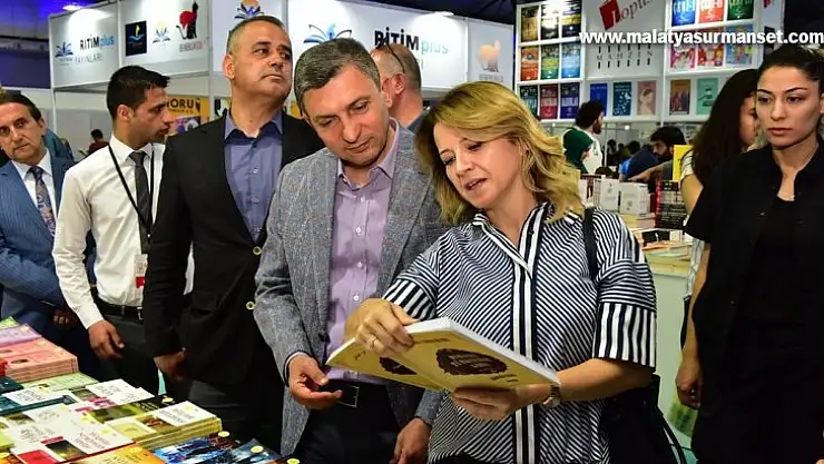 Vali Şahin'den gençlere kitap tavsiyesi