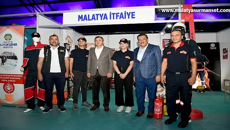 Vali Şahin Ve Başkan Gürkan Stantları Gezdi